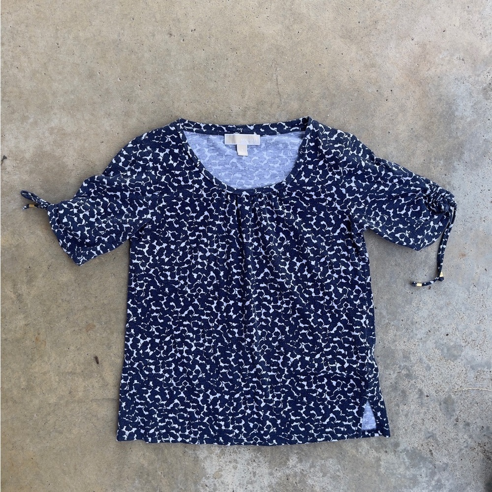 Micheal Kors blue Floral Top with Fluttered Sleeves Blue White Small
